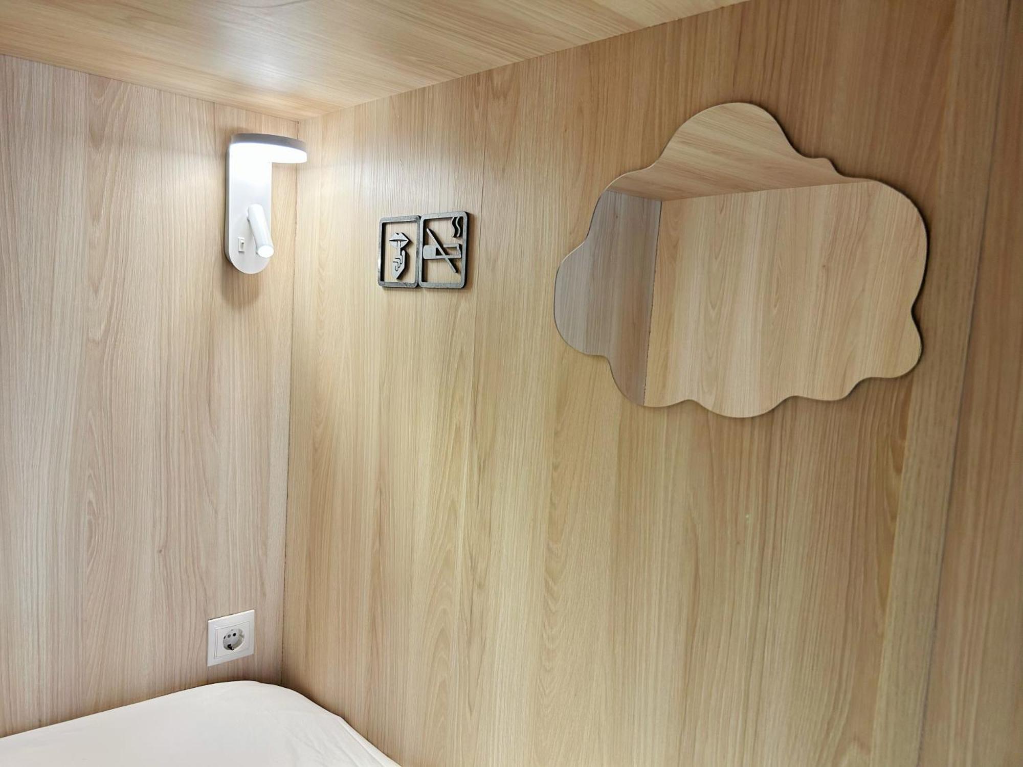 Unplan Hostel Madrid Dış mekan fotoğraf