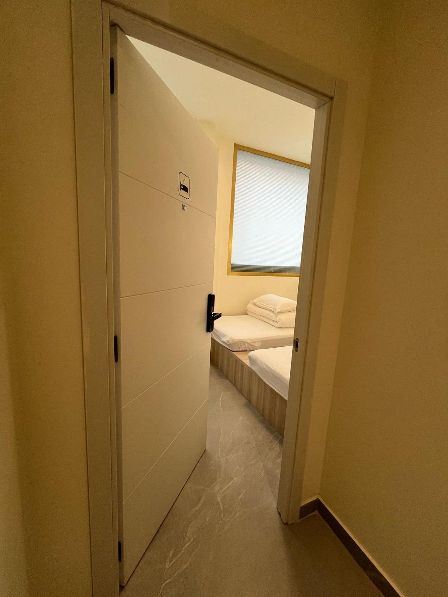 Unplan Hostel Madrid Dış mekan fotoğraf